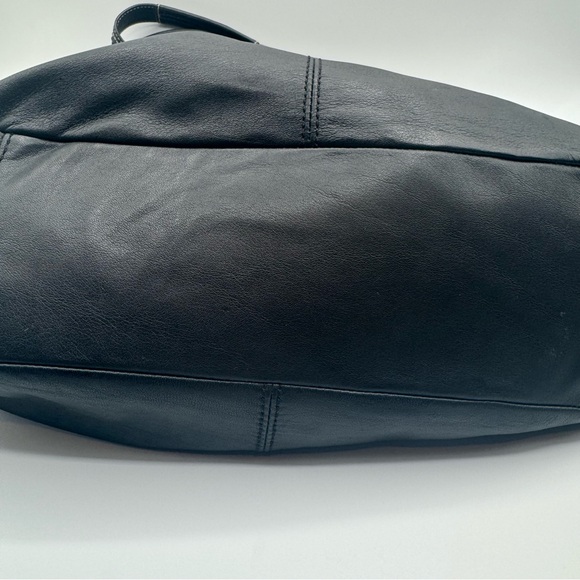 Coach Black Lynn Hobo Leather Shoulder Bag | Very Good Condition - Picture 12 of 15